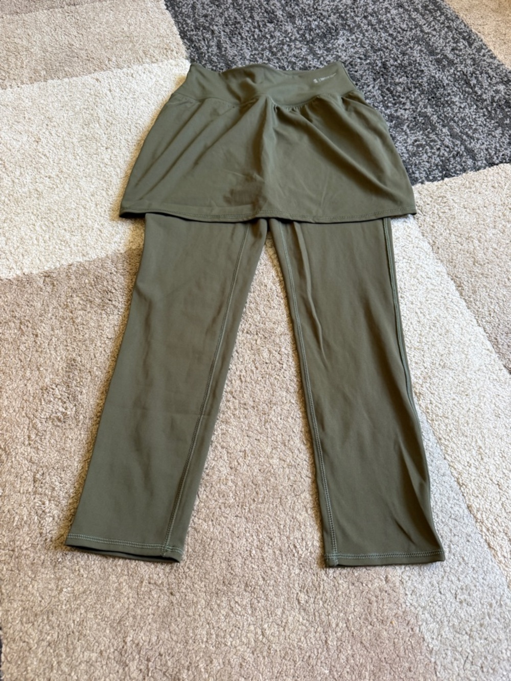 Zuda Regular Z-Move Cropped Olive Active Skirt Leggings- XS